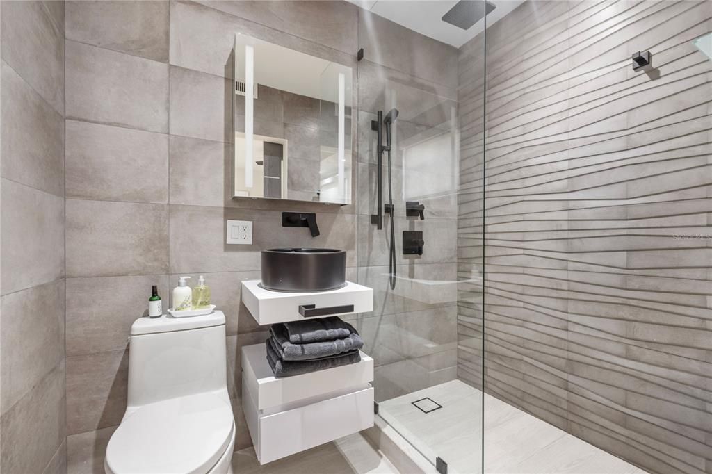 Active With Contract: $2,400,000 (4 beds, 4 baths, 3792.2 Square Feet)