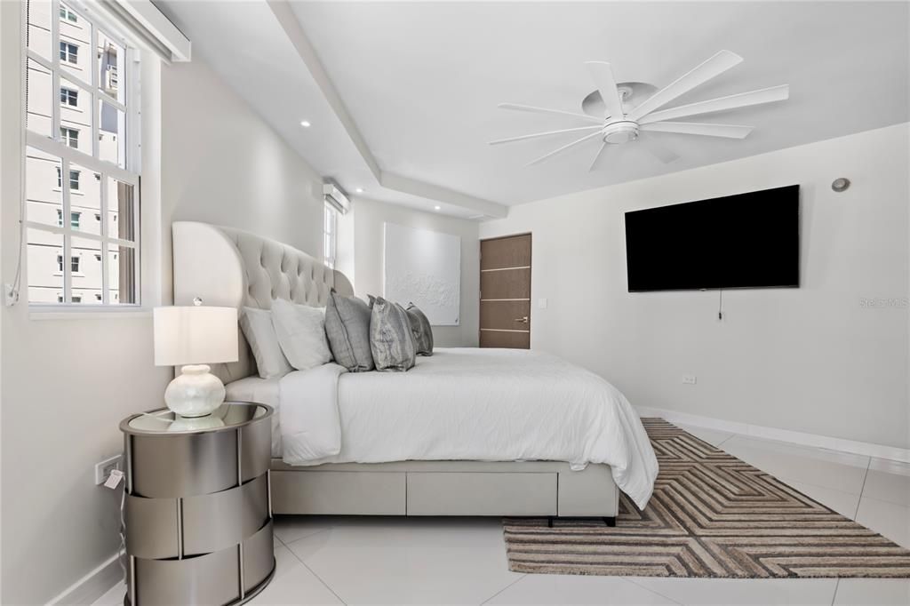 Active With Contract: $2,400,000 (4 beds, 4 baths, 3792.2 Square Feet)