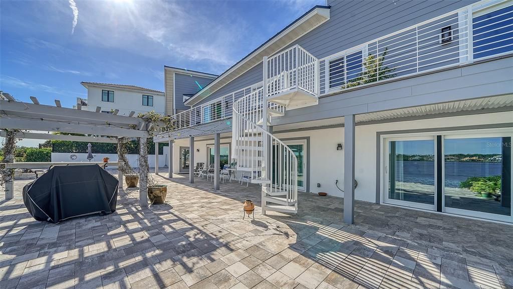 Recently Sold: $3,300,000 (4 beds, 4 baths, 4071 Square Feet)