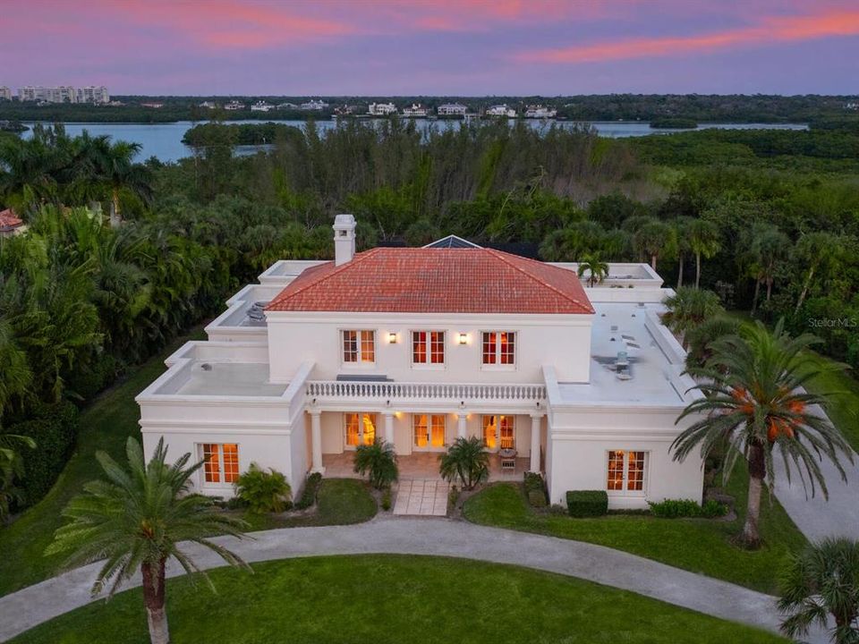 Recently Sold: $10,500,000 (6 beds, 7 baths, 6997 Square Feet)