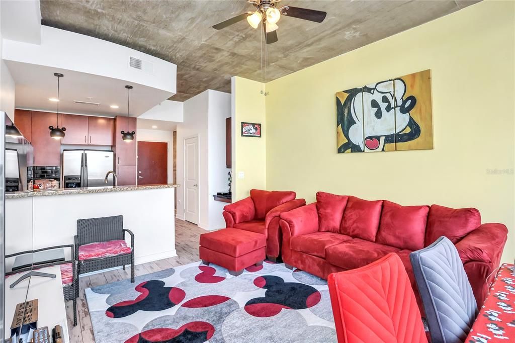 For Sale: $298,900 (1 beds, 1 baths, 715 Square Feet)