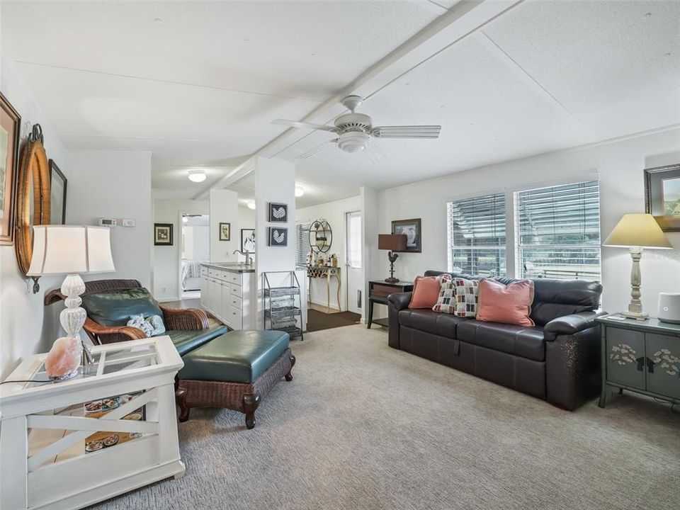 For Sale: $399,900 (2 beds, 2 baths, 1344 Square Feet)
