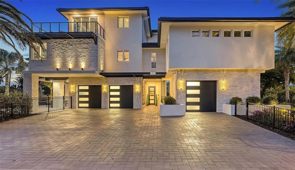 Недавно продано: $5,875,000 (4 спален, 4 ванн, 3037 Квадратных фут)
