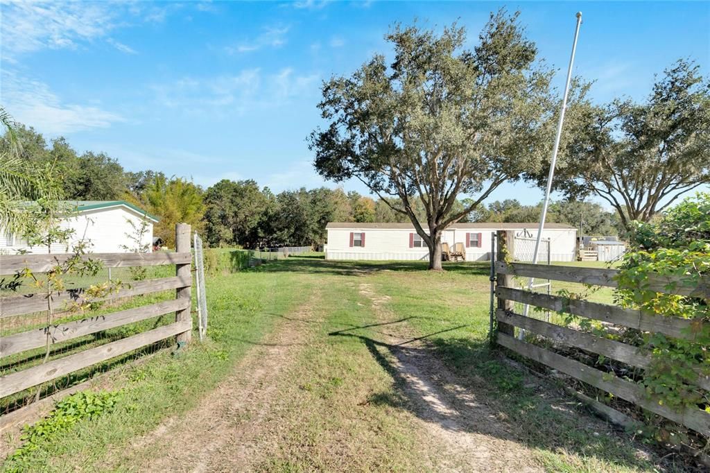 Active With Contract: $227,900 (3 beds, 2 baths, 1216 Square Feet)