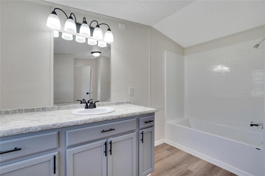 Active With Contract: $227,900 (3 beds, 2 baths, 1216 Square Feet)