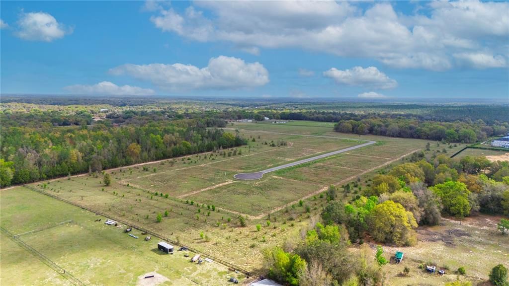 На продажу: $190,000 (0.83 acres)