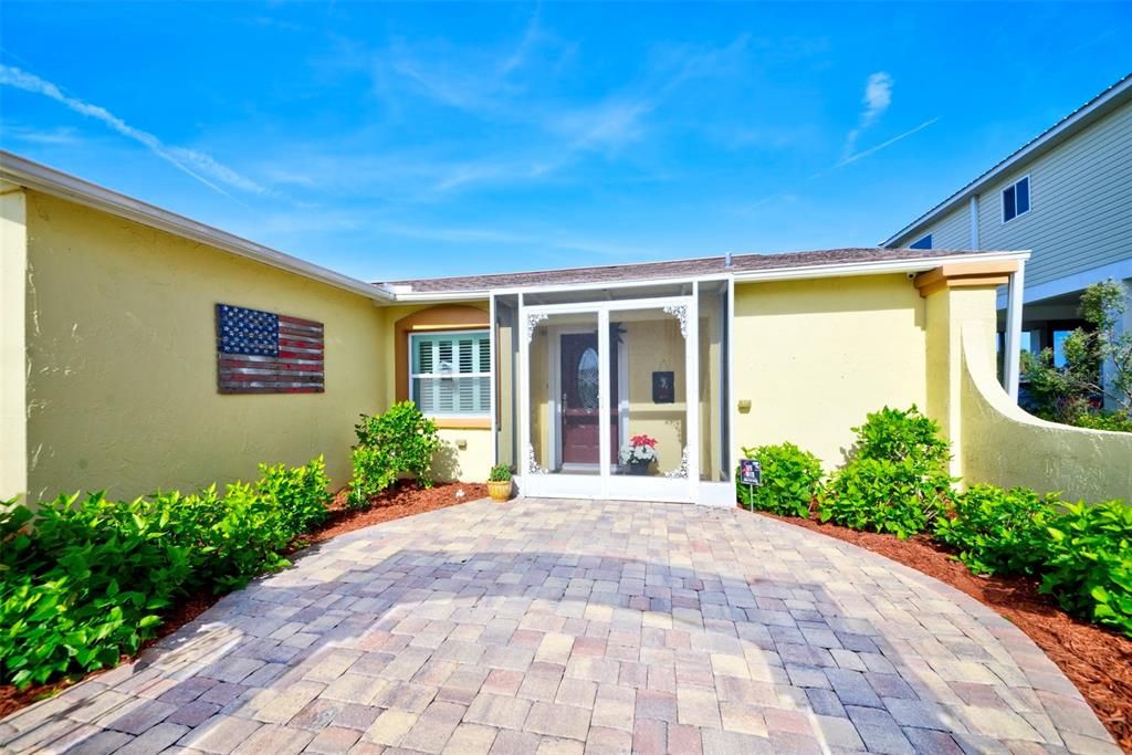 Active With Contract: $599,900 (2 beds, 2 baths, 1201 Square Feet)