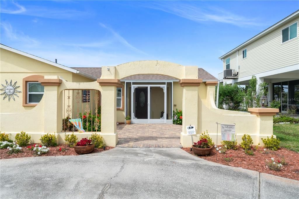 Active With Contract: $599,900 (2 beds, 2 baths, 1201 Square Feet)