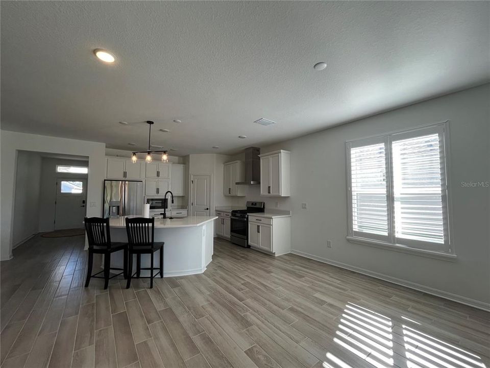 For Sale: $325,000 (2 beds, 2 baths, 1698 Square Feet)