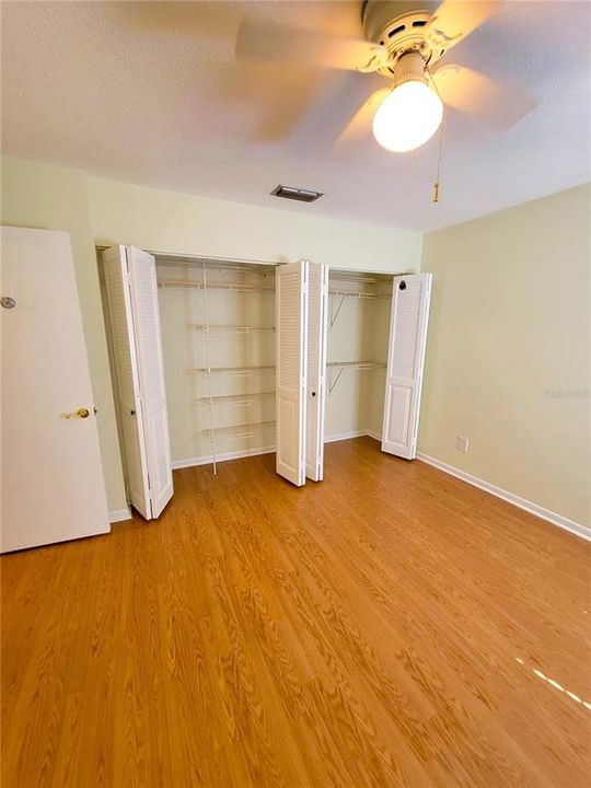 For Sale: $250,000 (2 beds, 1 baths, 998 Square Feet)