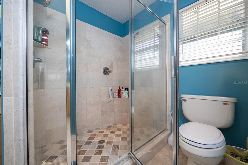 最近售出: $469,999 (3 贝兹, 2 浴室, 2250 平方英尺)