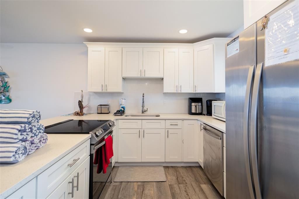 For Sale: $659,000 (2 beds, 2 baths, 1080 Square Feet)