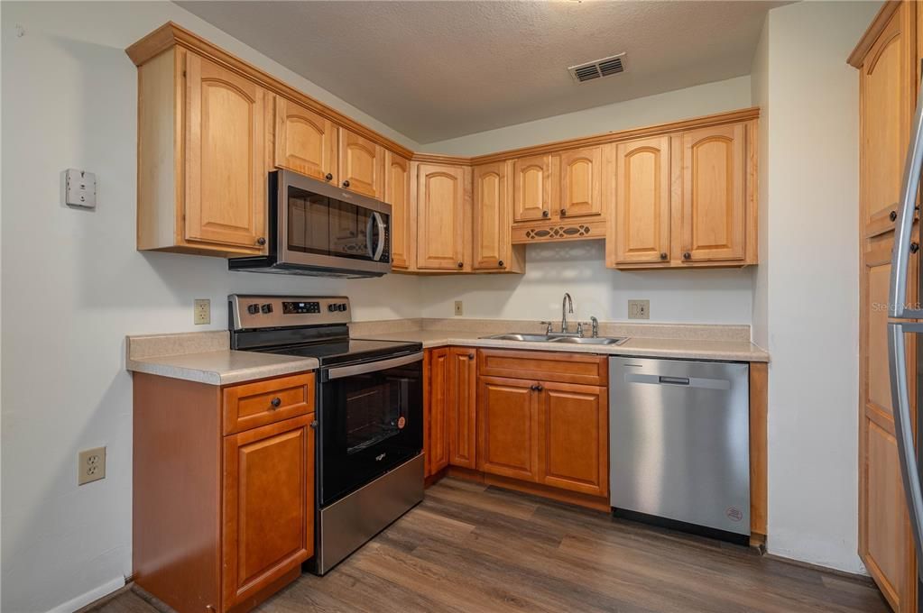 Recently Sold: $239,000 (3 beds, 1 baths, 1244 Square Feet)
