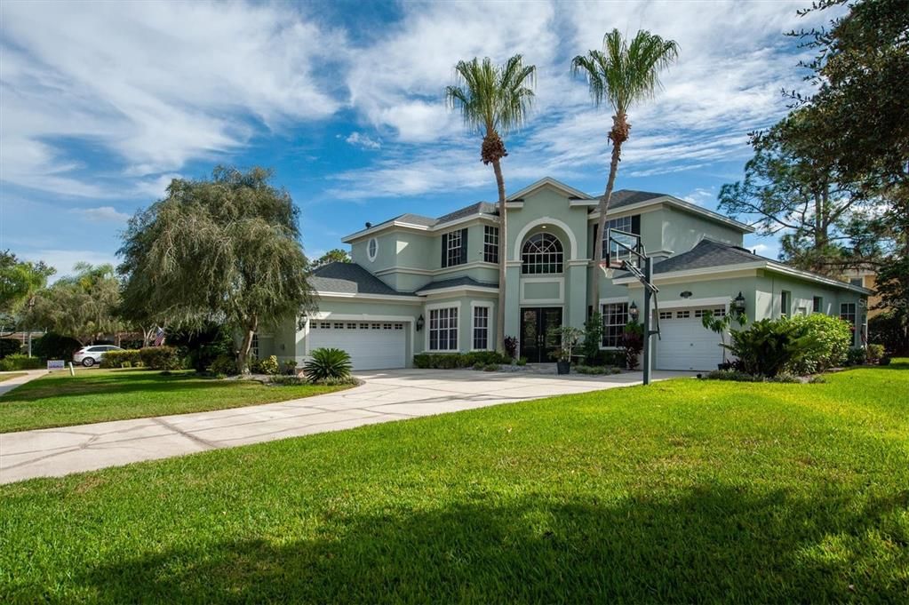 Recently Sold: $1,075,000 (5 beds, 4 baths, 3923 Square Feet)