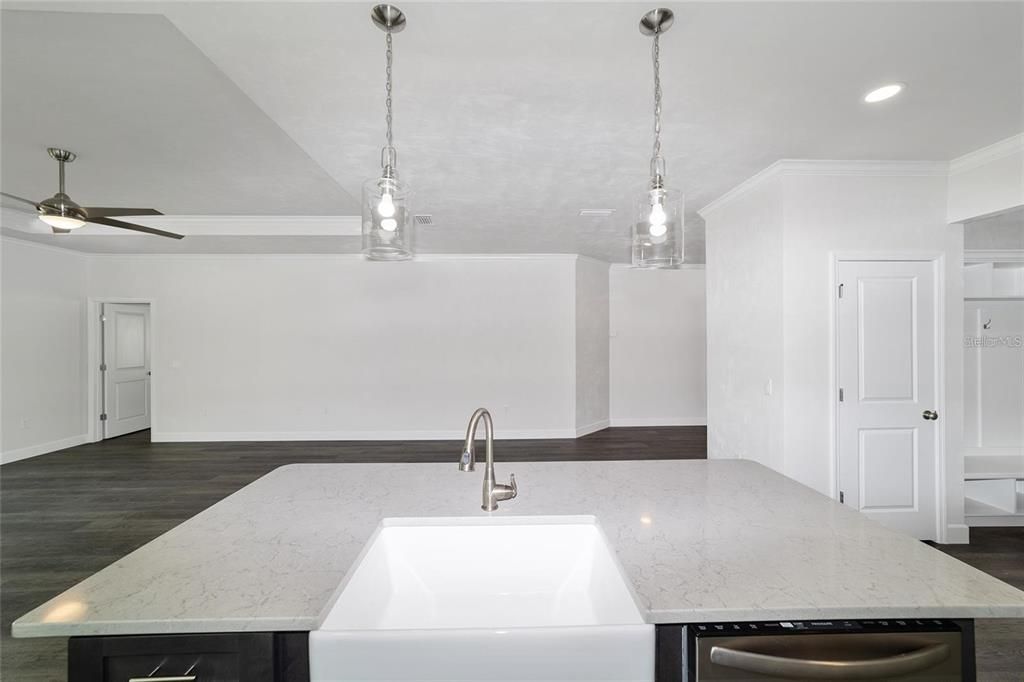 Active With Contract: $349,000 (3 beds, 2 baths, 1662 Square Feet)