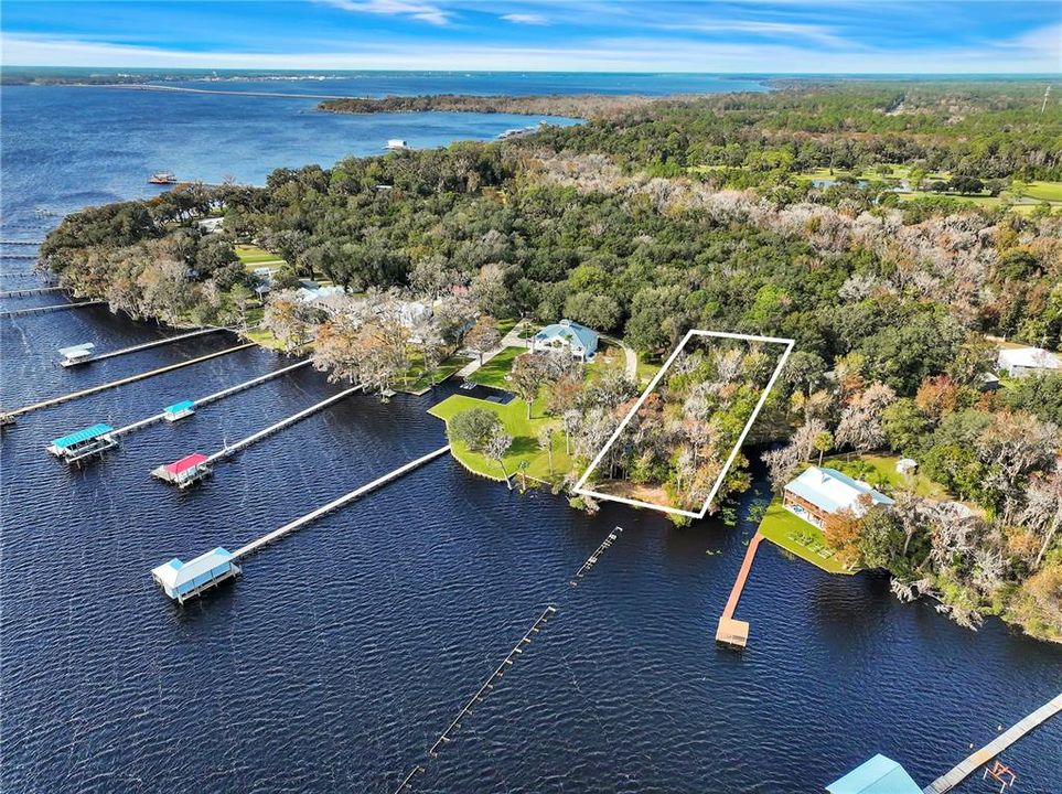 Aerial West to St. Johns River (Lot lines are for illustrative purposes only and should be verified by buyer.)