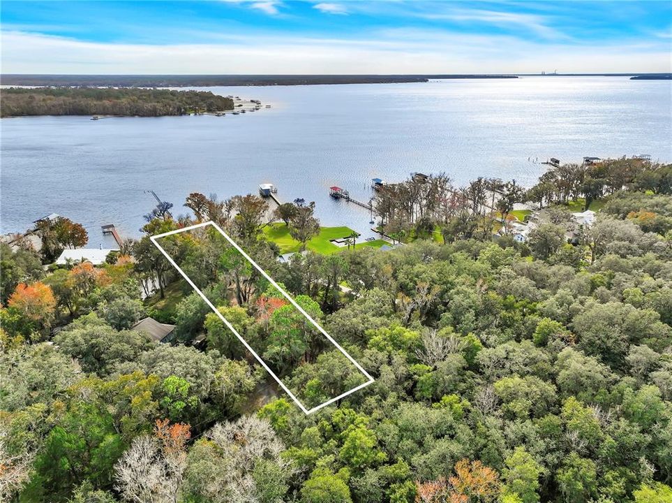 Aerial South to St. Johns River (Lot lines are for illustrative purposes only and should be verified by buyer.)
