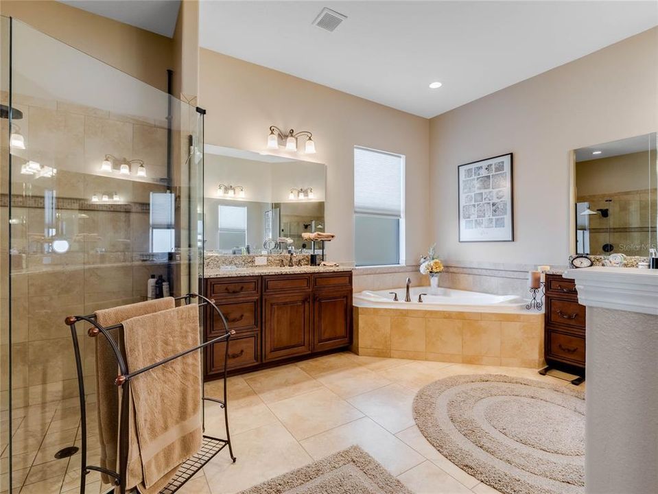 最近售出: $875,000 (5 贝兹, 4 浴室, 3952 平方英尺)
