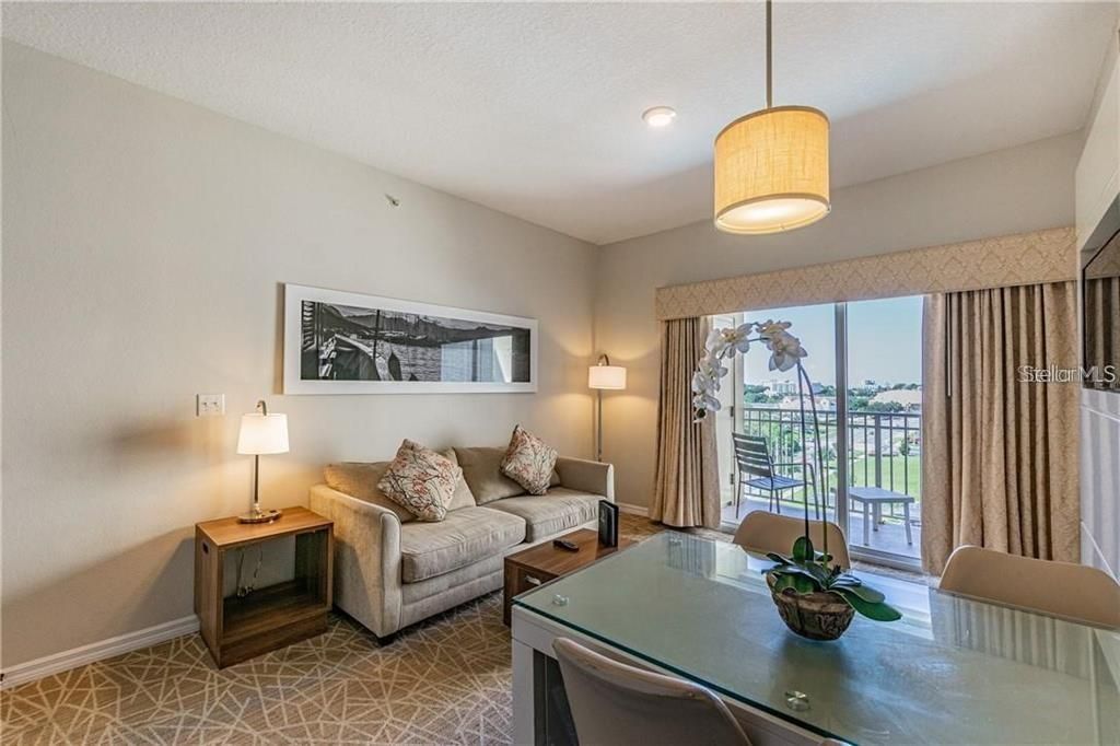 Active With Contract: $309,900 (2 beds, 2 baths, 1056 Square Feet)