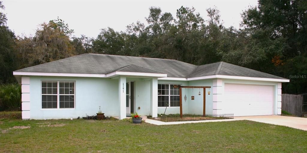 Recently Sold: $220,000 (3 beds, 2 baths, 1395 Square Feet)
