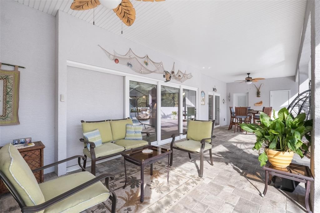 Recently Sold: $950,000 (4 beds, 2 baths, 3045 Square Feet)
