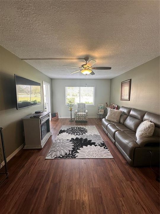 Active With Contract: $135,000 (1 beds, 1 baths, 652 Square Feet)