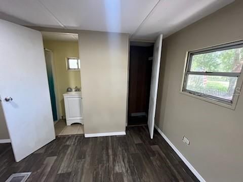 For Sale: $215,000 (2 beds, 1 baths, 720 Square Feet)