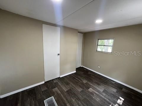 For Sale: $215,000 (2 beds, 1 baths, 720 Square Feet)