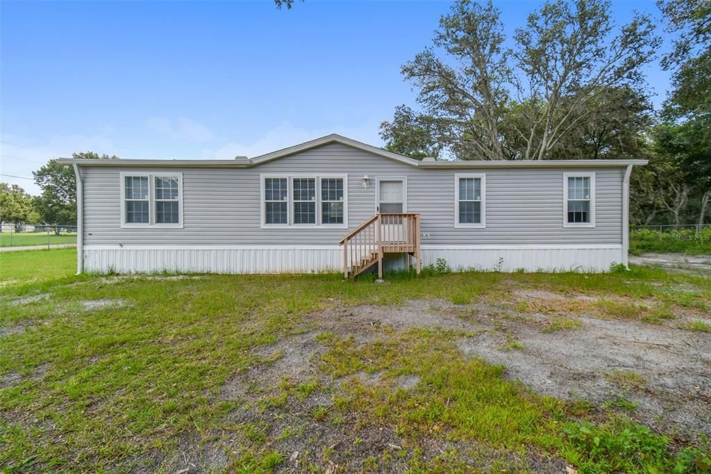 Recently Rented: $1,700 (4 beds, 2 baths, 1850 Square Feet)