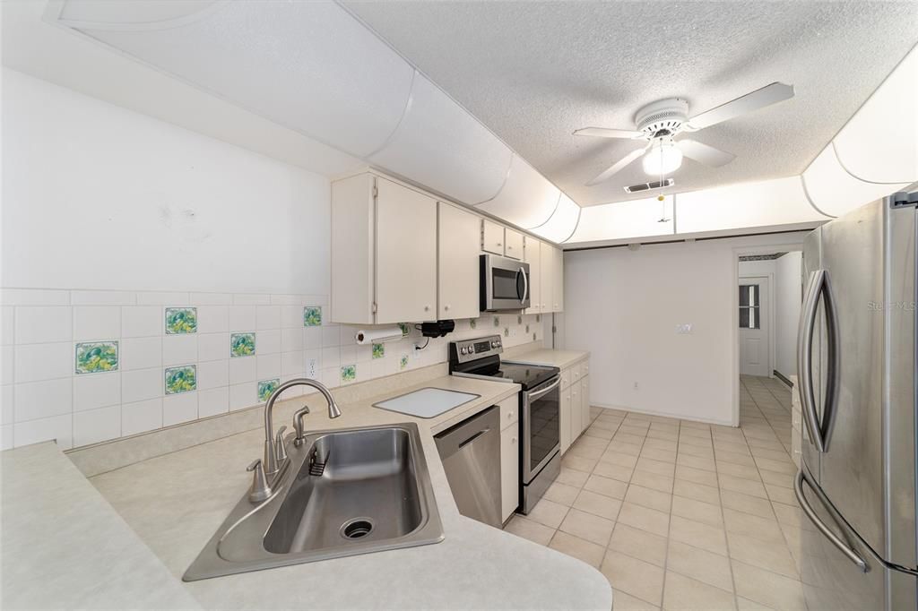 Active With Contract: $289,500 (3 beds, 2 baths, 2226 Square Feet)