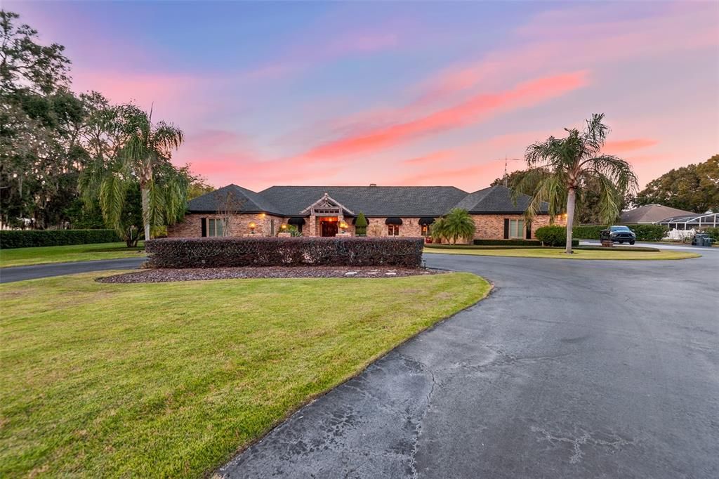 Recently Sold: $1,799,000 (5 beds, 5 baths, 6154 Square Feet)