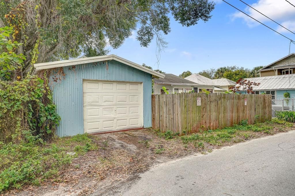 Recently Sold: $330,000 (3 beds, 2 baths, 1210 Square Feet)