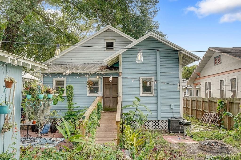 Recently Sold: $330,000 (3 beds, 2 baths, 1210 Square Feet)