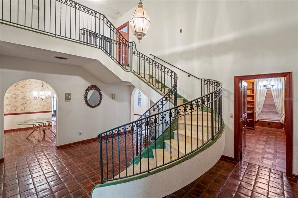 Recently Sold: $999,000 (6 beds, 5 baths, 9158 Square Feet)