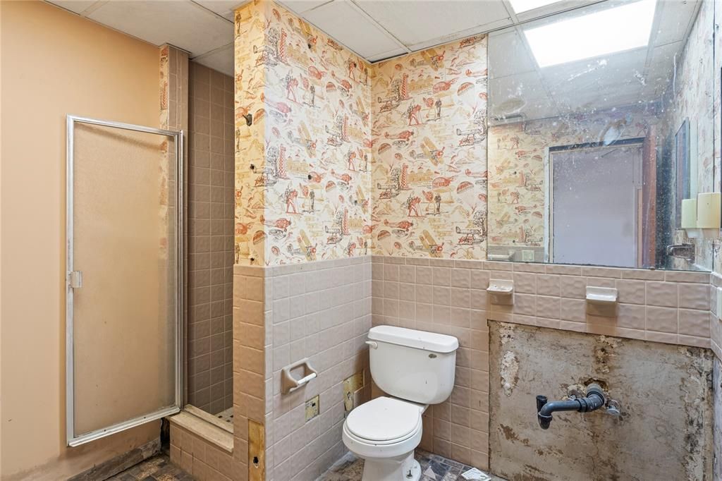 最近售出: $999,000 (6 贝兹, 5 浴室, 9158 平方英尺)
