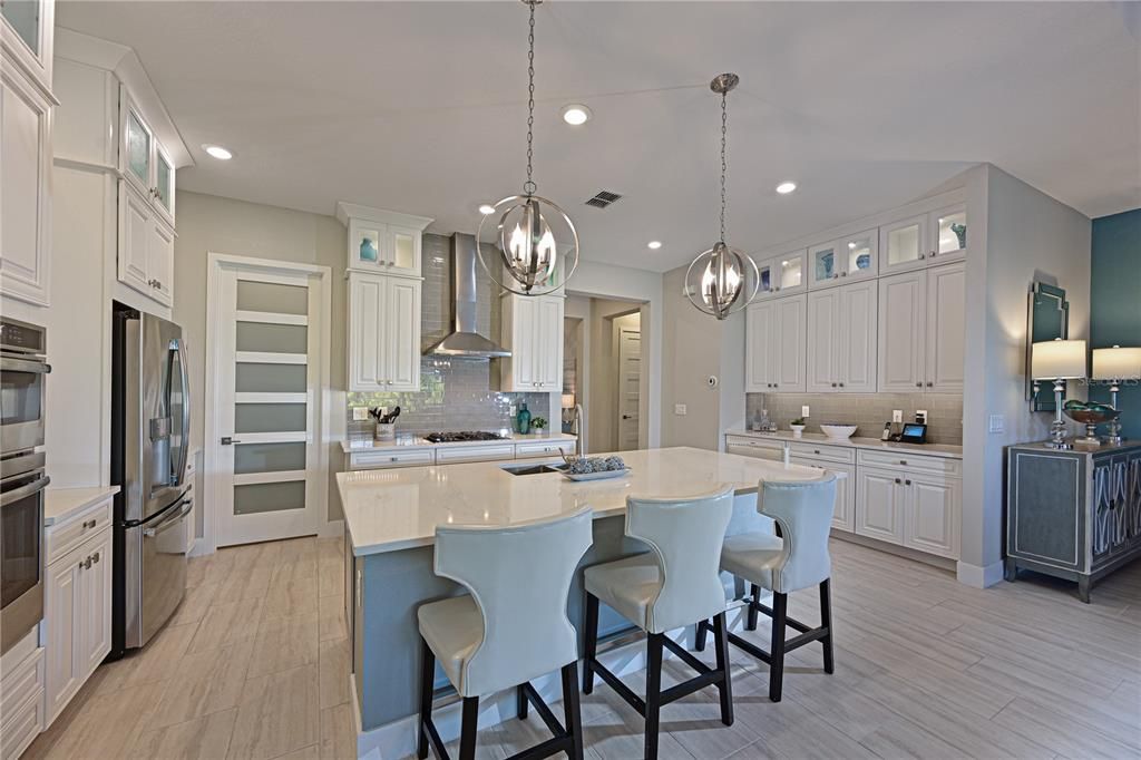 Spacious Kitchen with breakfast bar