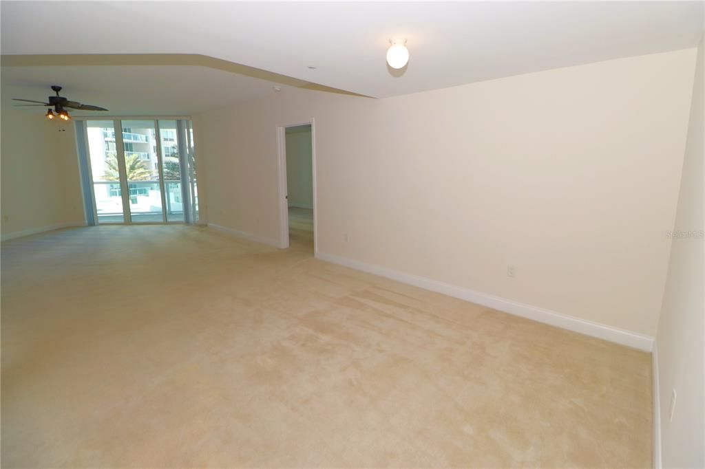 For Sale: $299,000 (2 beds, 2 baths, 1660 Square Feet)
