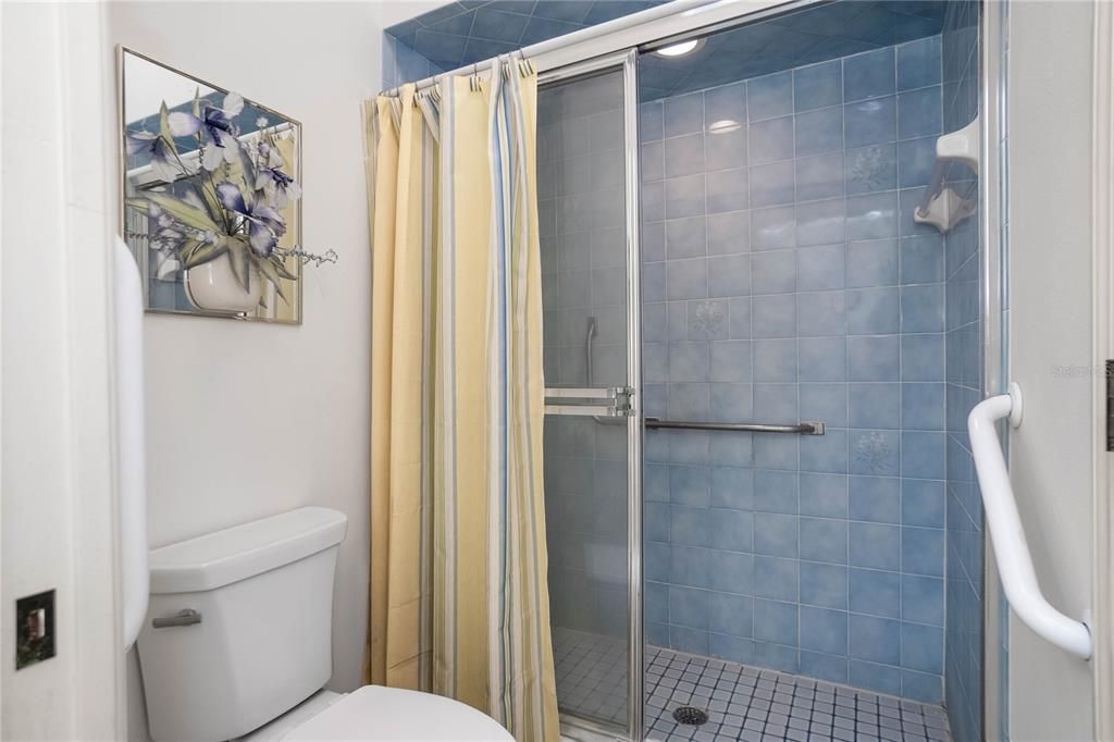 合同活跃: $199,900 (2 贝兹, 2 浴室, 1435 平方英尺)
