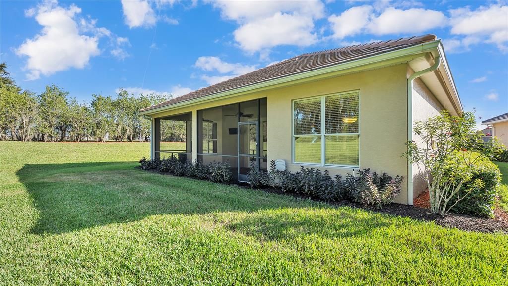 For Sale: $515,000 (2 beds, 2 baths, 1923 Square Feet)