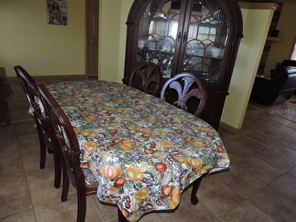 En Venta: $575,000 (3 camas, 2 baños, 2550 Pies cuadrados)