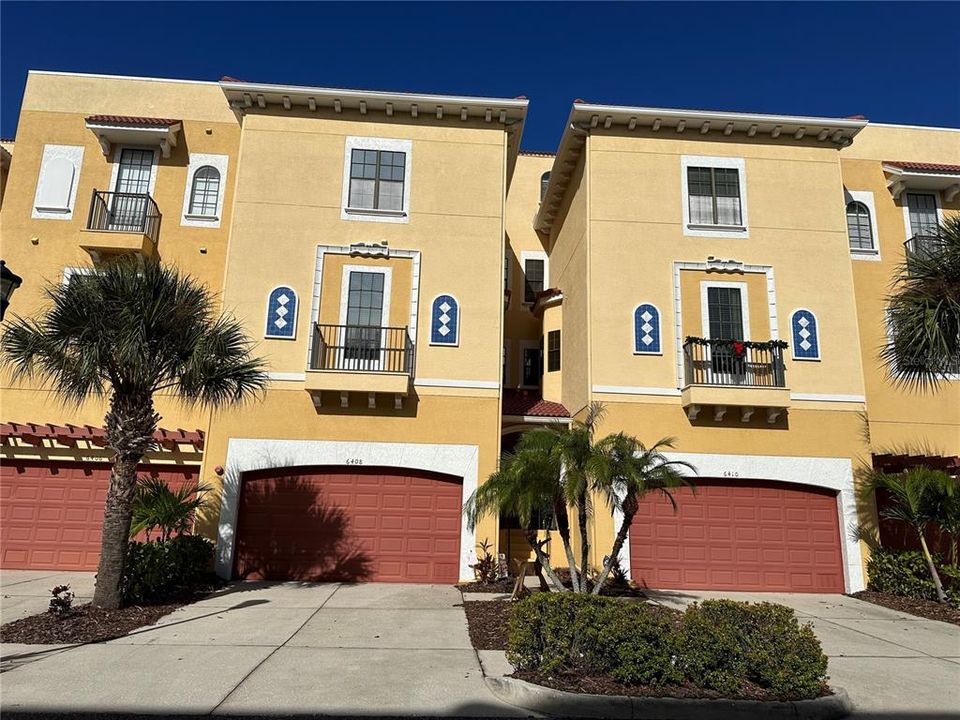 Recently Sold: $699,900 (4 beds, 3 baths, 3222 Square Feet)