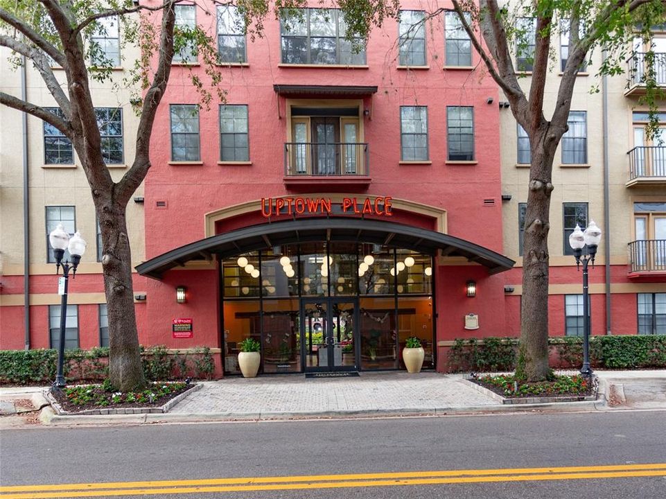 Recently Sold: $180,000 (1 beds, 1 baths, 642 Square Feet)