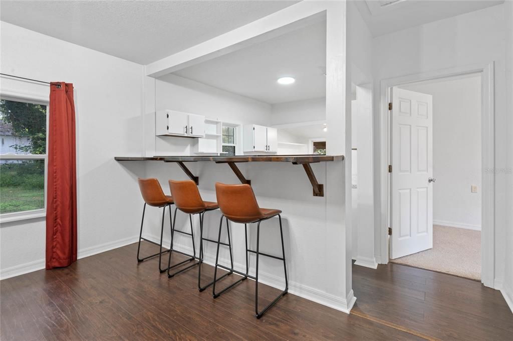 Active With Contract: $199,000 (2 beds, 1 baths, 1078 Square Feet)