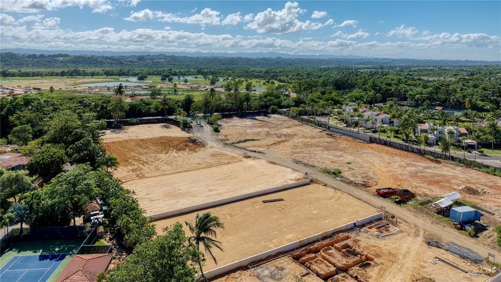 For Sale: $3,200,000 (0.36 acres)