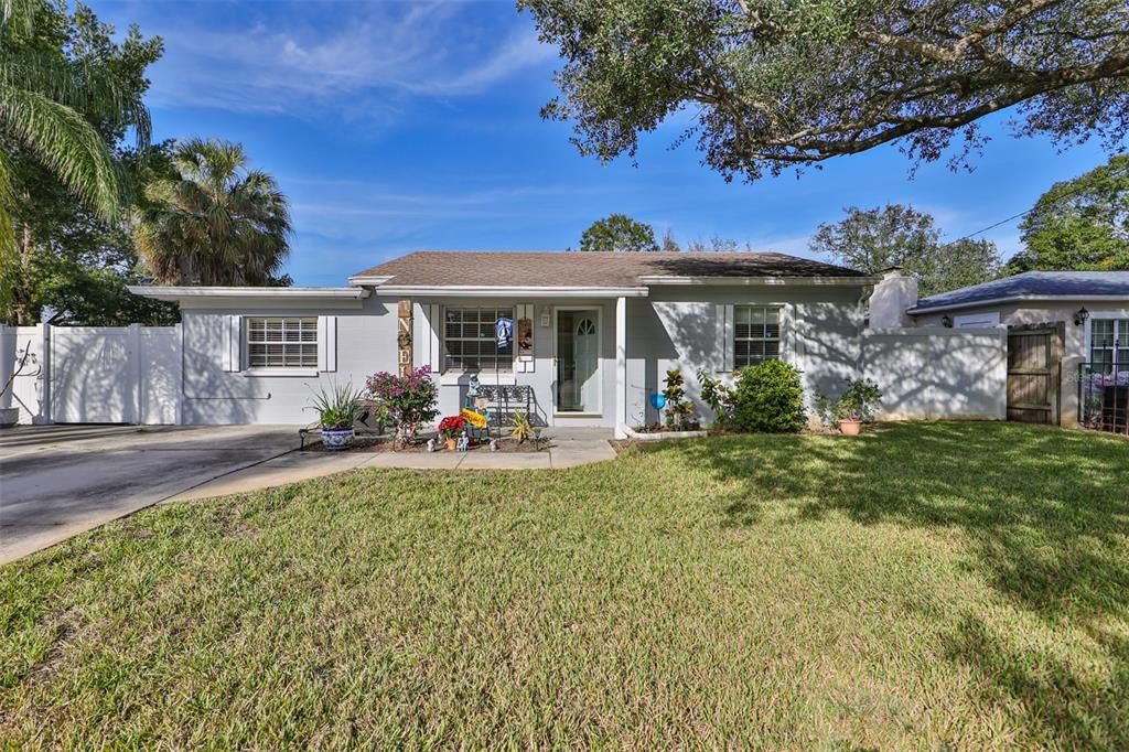 Recently Sold: $350,000 (2 beds, 1 baths, 929 Square Feet)