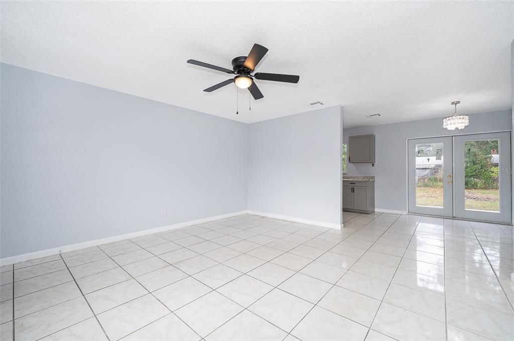 For Sale: $269,900 (3 beds, 1 baths, 975 Square Feet)