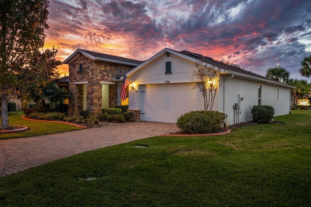 Recently Sold: $440,000 (4 beds, 3 baths, 2430 Square Feet)