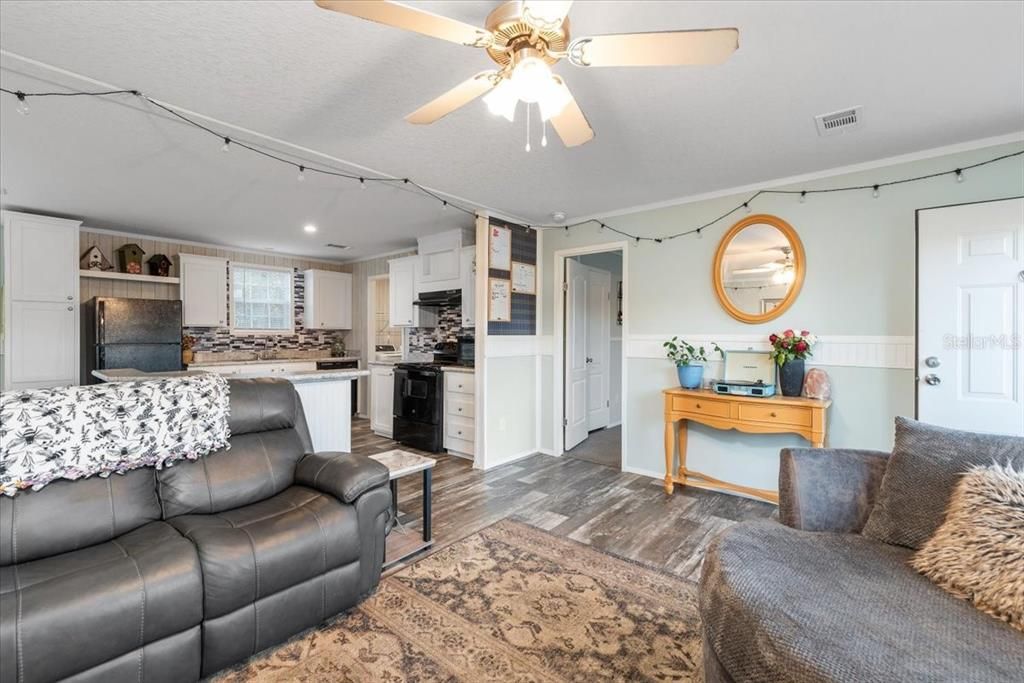Active With Contract: $239,900 (3 beds, 2 baths, 1344 Square Feet)