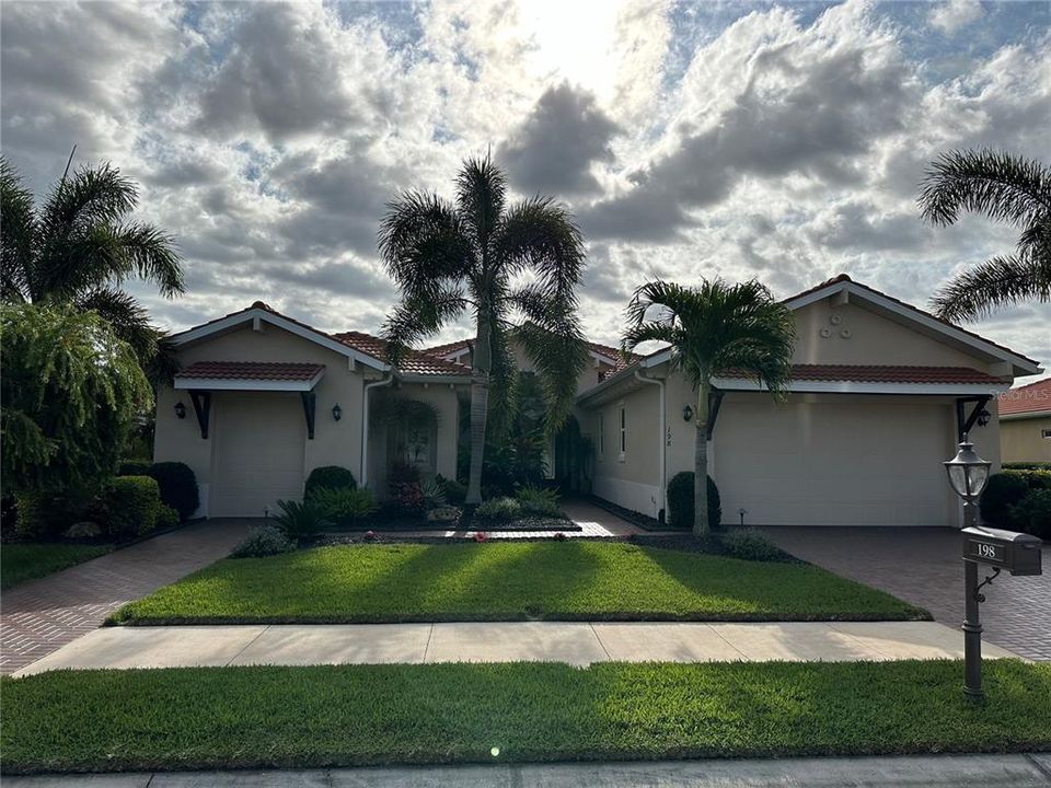 Recently Sold: $1,200,000 (3 beds, 3 baths, 2745 Square Feet)