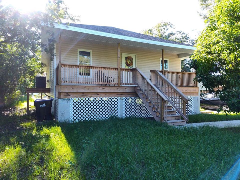 Recently Sold: $270,000 (2 beds, 1 baths, 988 Square Feet)